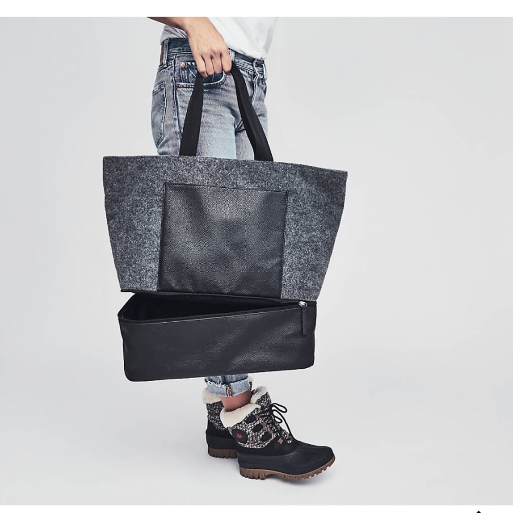 DSW Felt Bag with Shoe compartment